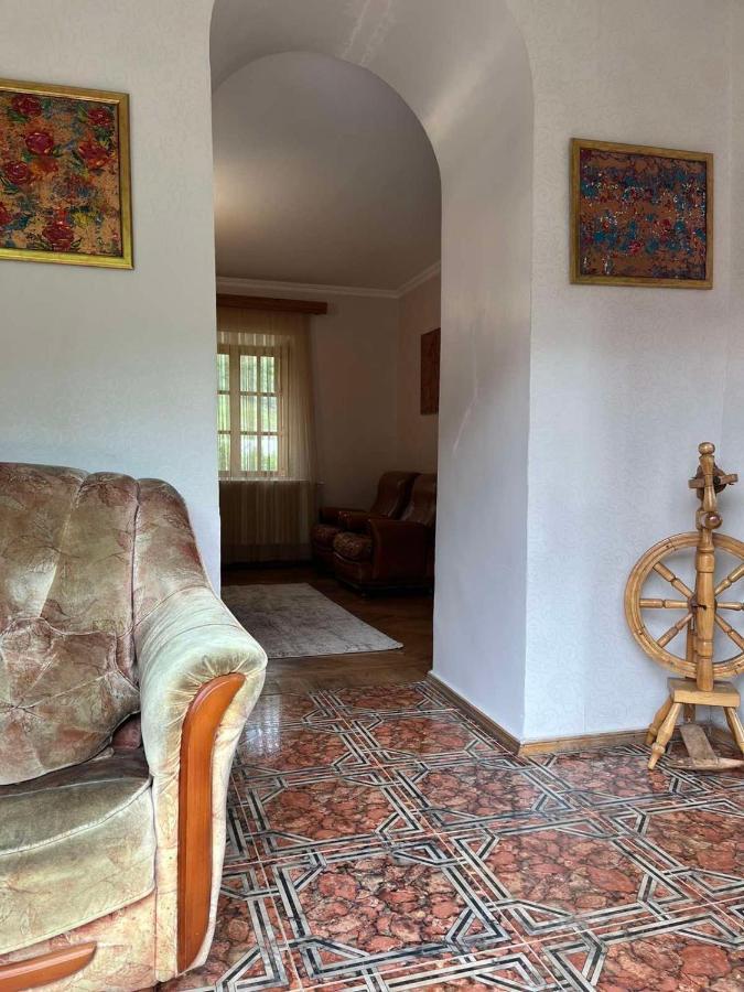 Story Guesthouse Kazbegi Exteriör bild